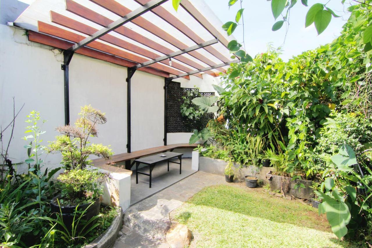 Neo Moritz Homestay Bandung Exteriör bild