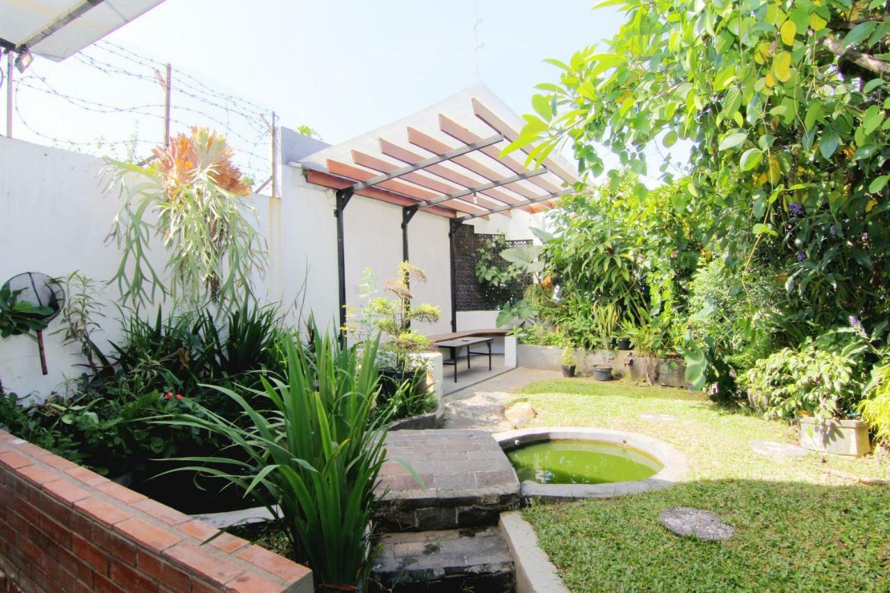 Neo Moritz Homestay Bandung Exteriör bild